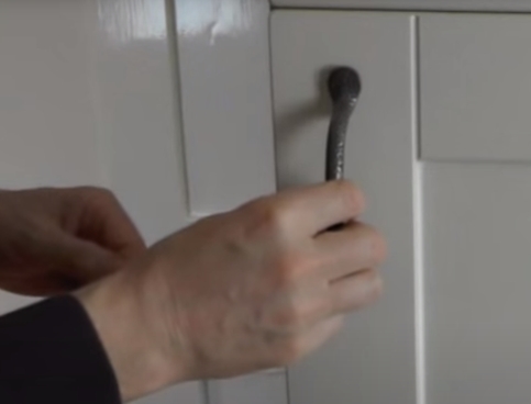 How to fit door handles